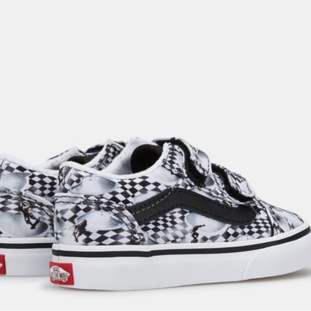 ISO vans x molo in 6 6.5 or 7 toddler and 10.5 or 11 little kid or size